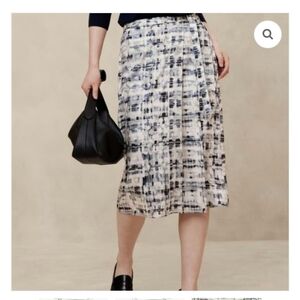 Banana Republic Elegant Patterned Midi Skirt Size 12